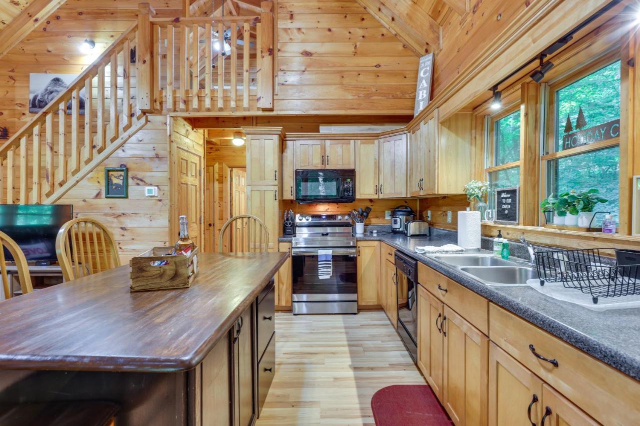 Riverfront Ellijay Cabin With Deck And Pool Access! Екстериор снимка