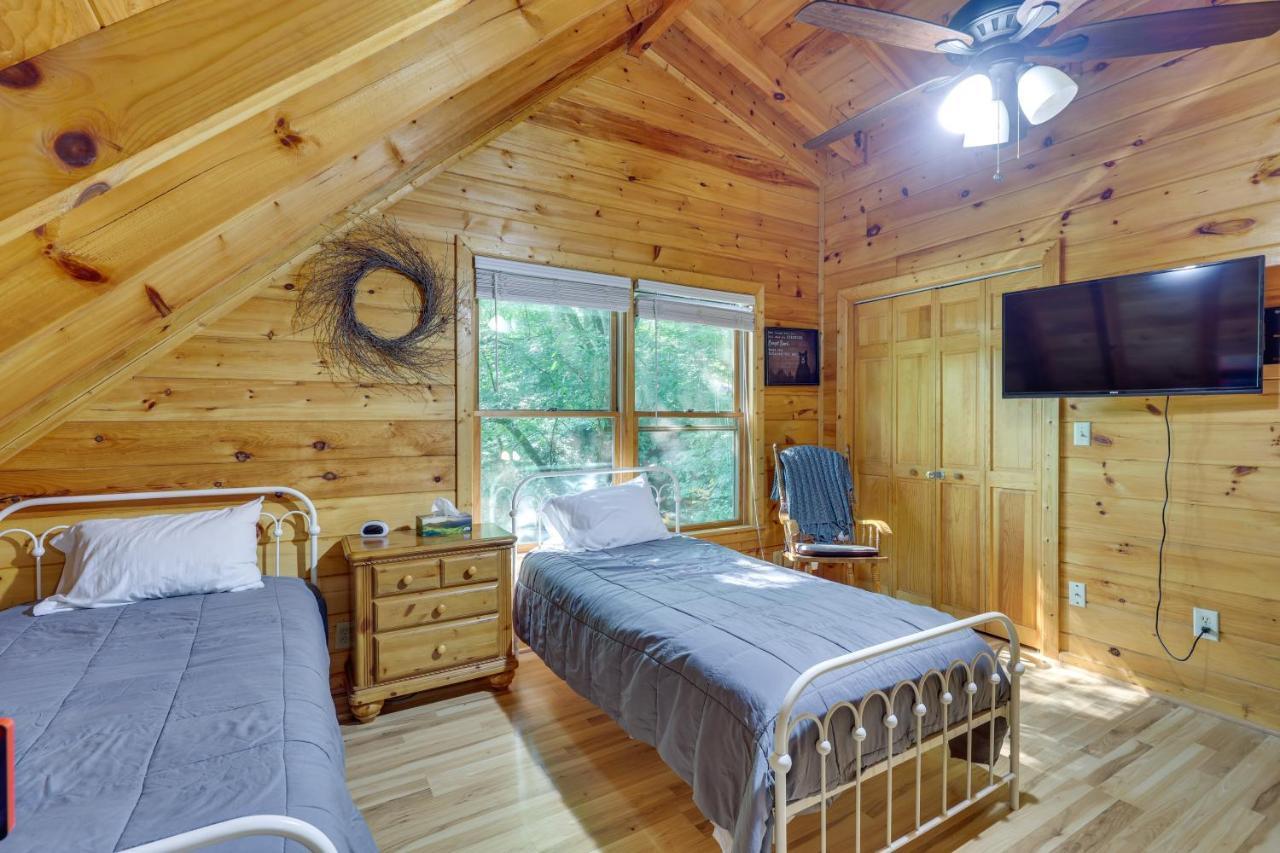 Riverfront Ellijay Cabin With Deck And Pool Access! Екстериор снимка
