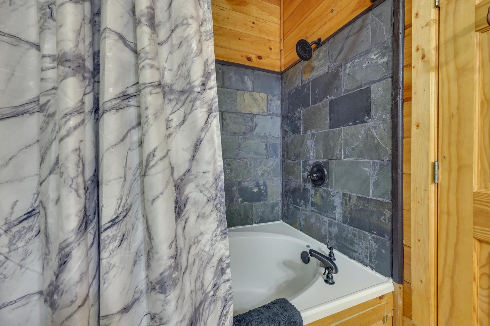 Riverfront Ellijay Cabin With Deck And Pool Access! Екстериор снимка