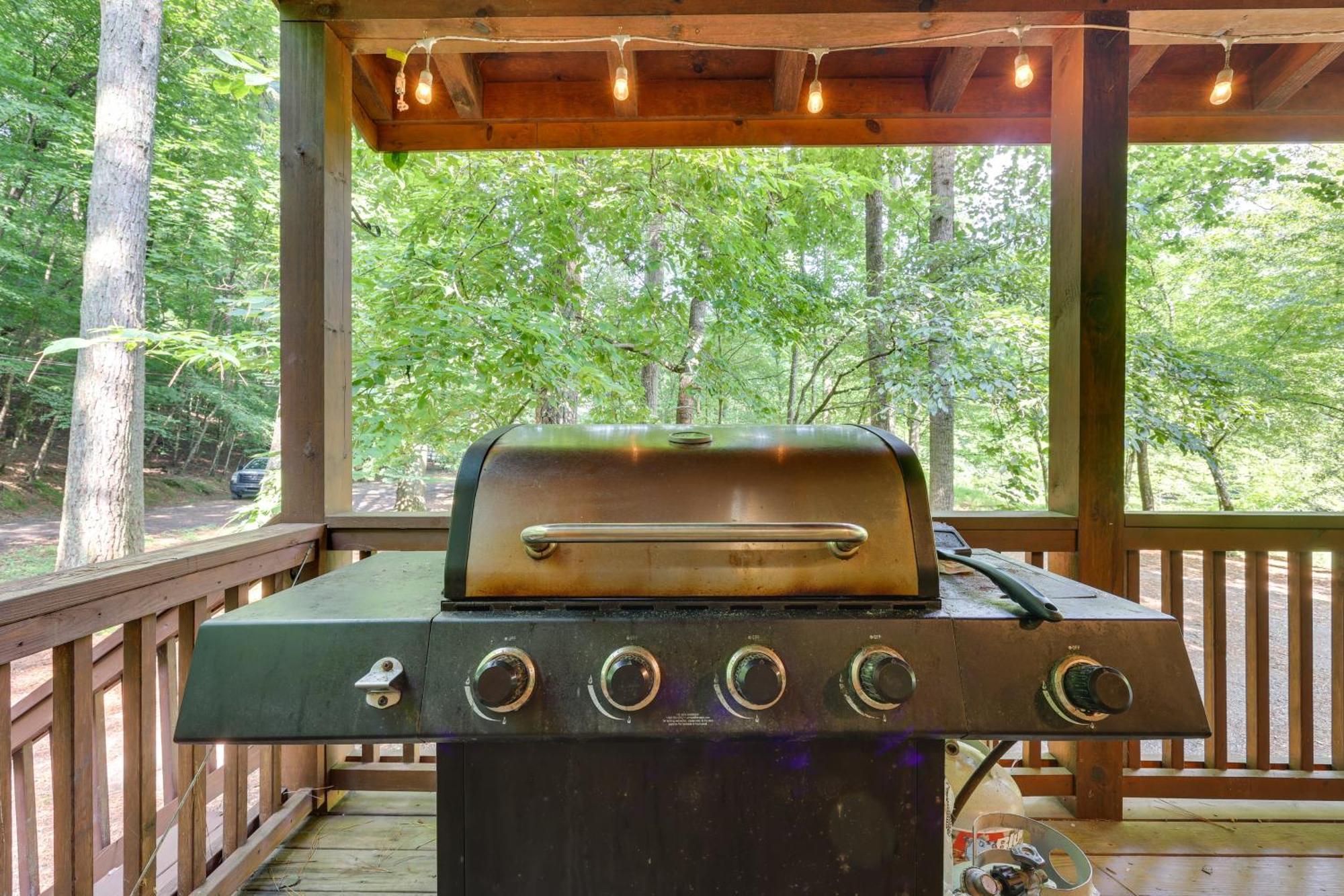 Riverfront Ellijay Cabin With Deck And Pool Access! Екстериор снимка