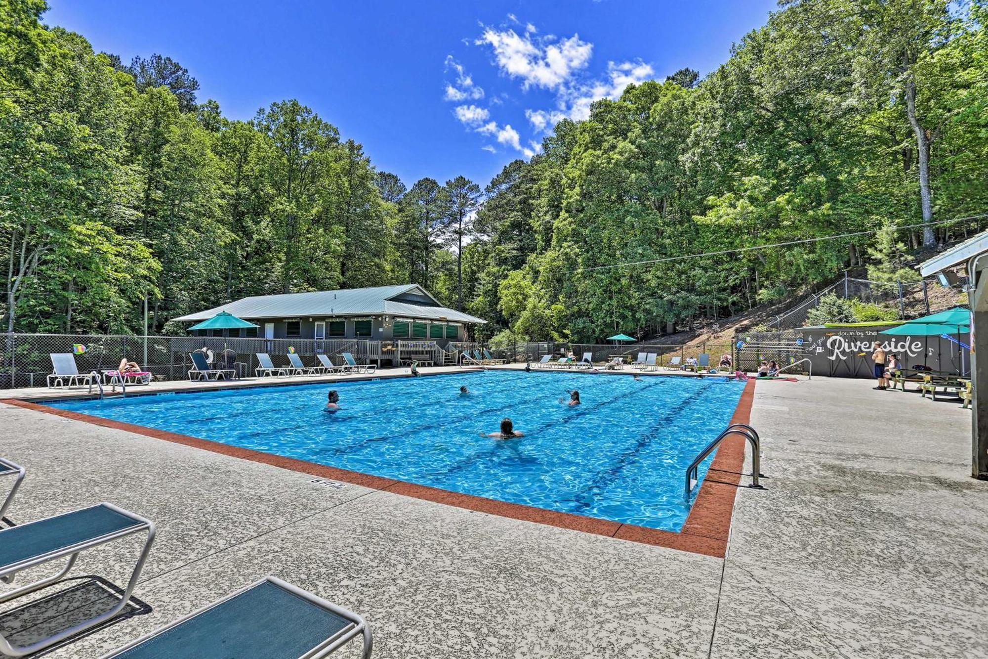Riverfront Ellijay Cabin With Deck And Pool Access! Екстериор снимка
