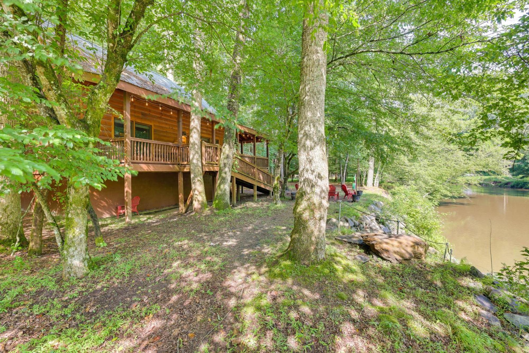 Riverfront Ellijay Cabin With Deck And Pool Access! Екстериор снимка