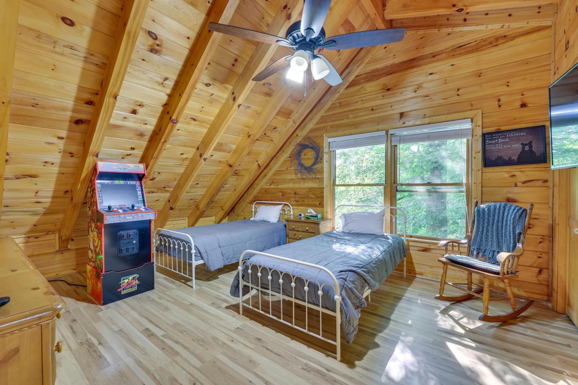 Riverfront Ellijay Cabin With Deck And Pool Access! Екстериор снимка
