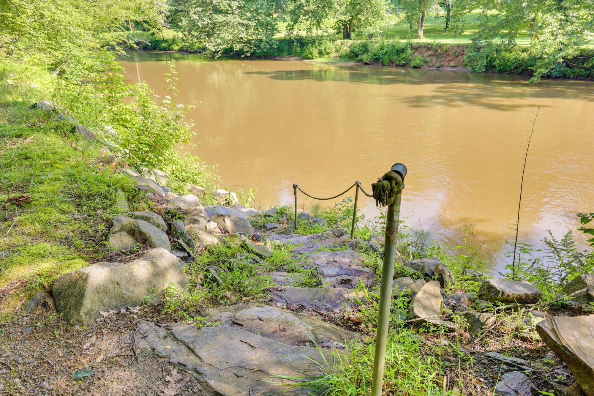 Riverfront Ellijay Cabin With Deck And Pool Access! Екстериор снимка
