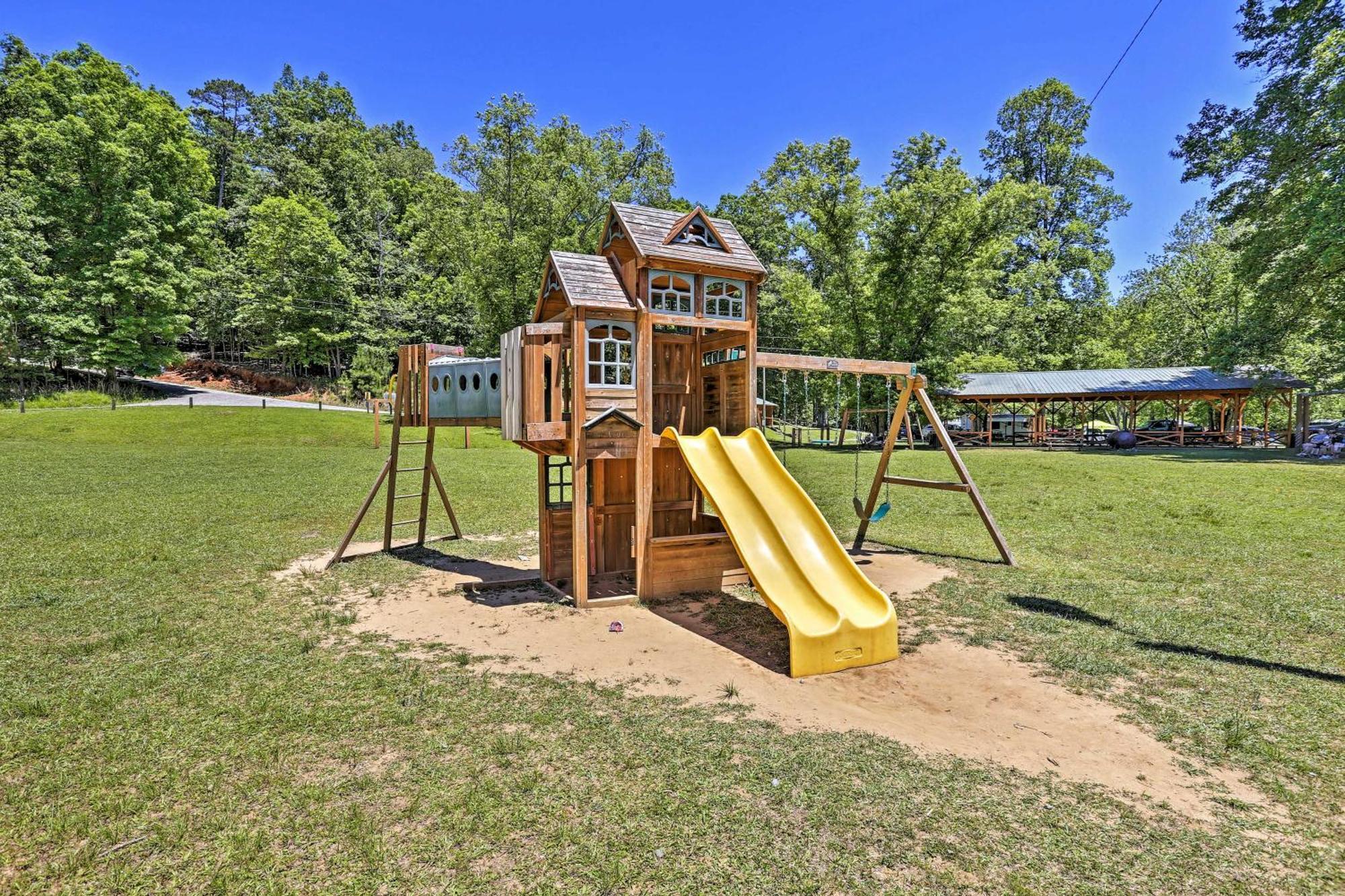 Riverfront Ellijay Cabin With Deck And Pool Access! Екстериор снимка