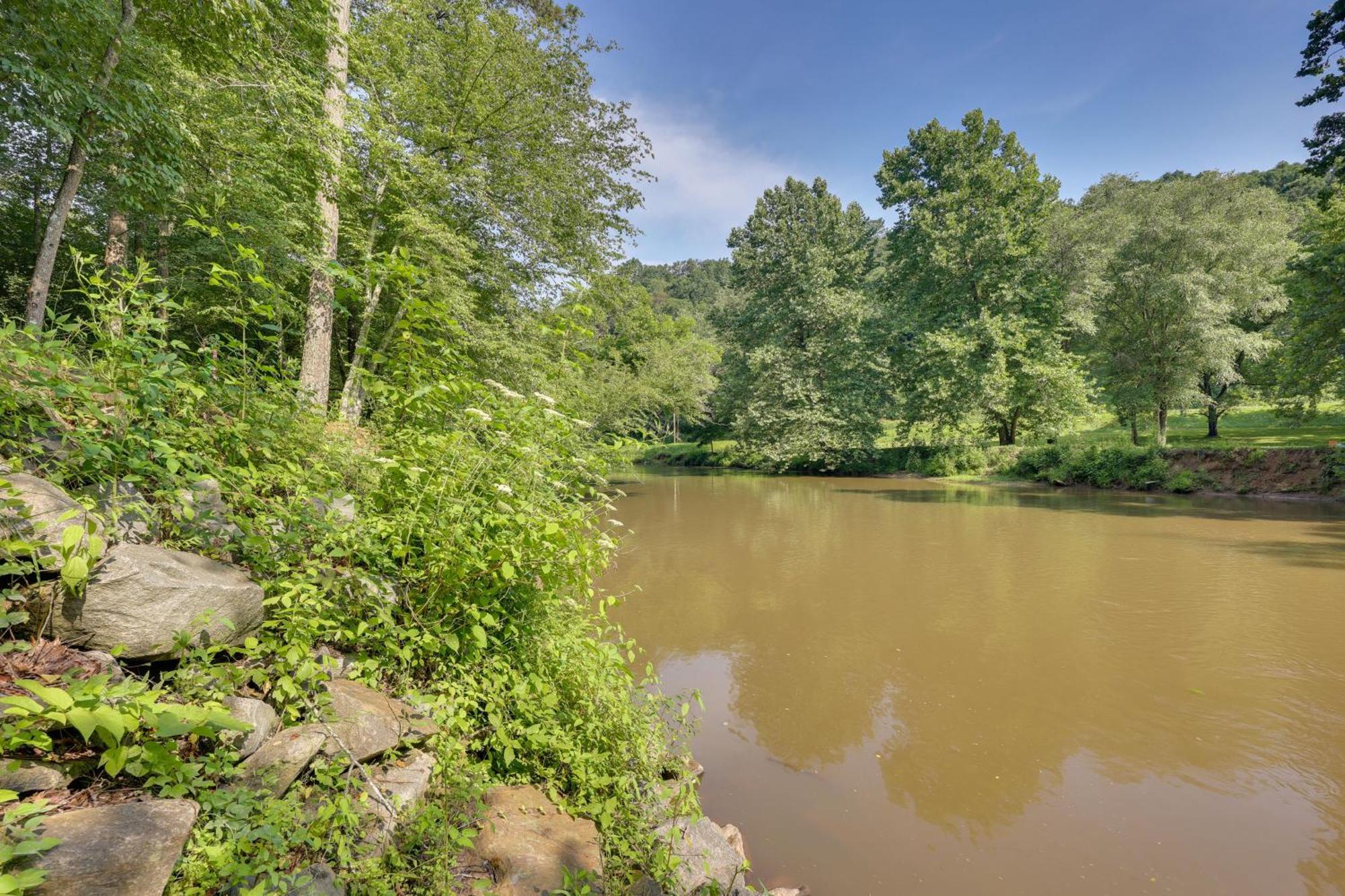 Riverfront Ellijay Cabin With Deck And Pool Access! Екстериор снимка