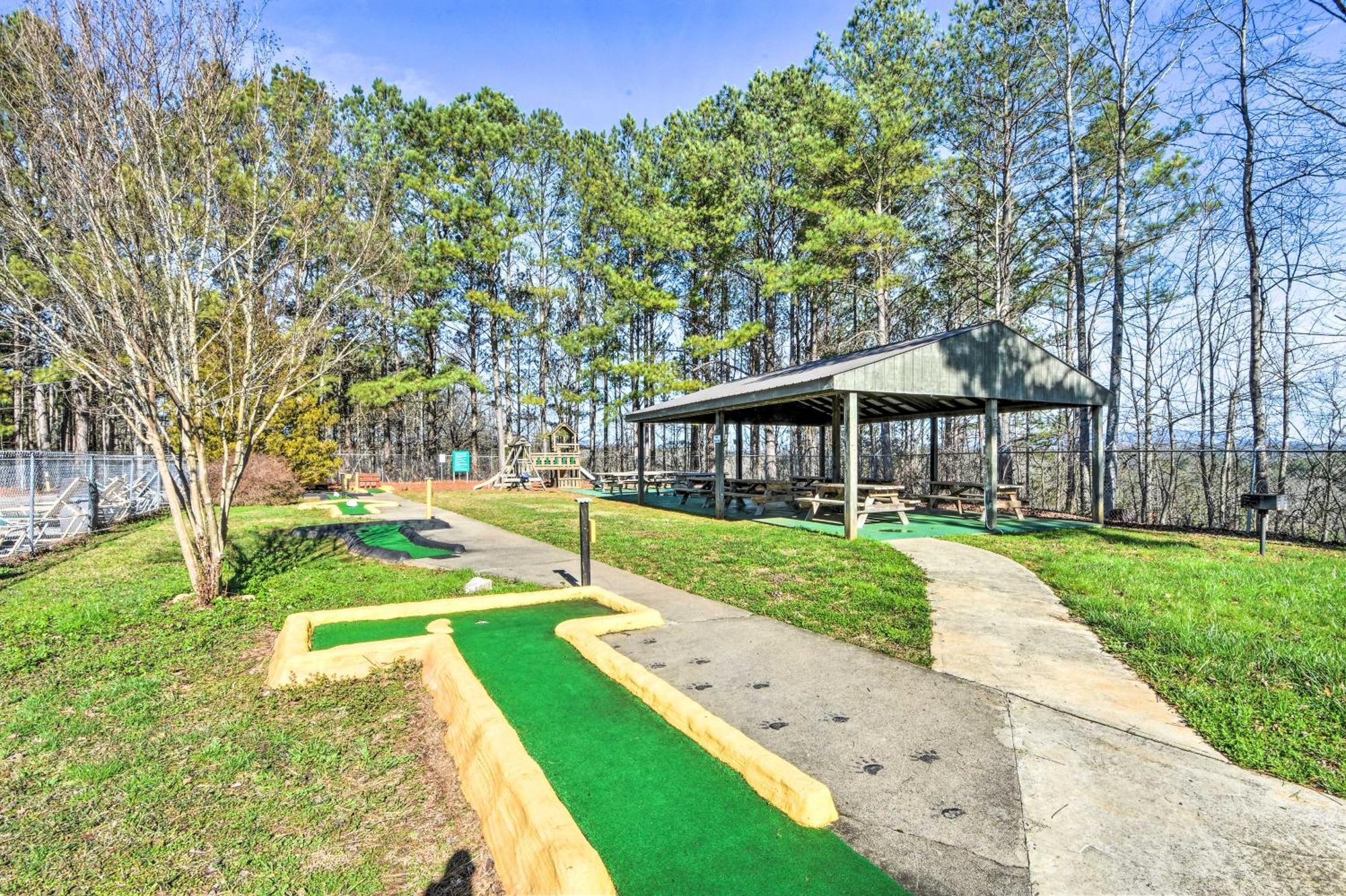 Riverfront Ellijay Cabin With Deck And Pool Access! Екстериор снимка
